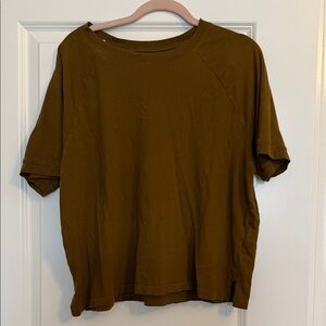 Casual Short Sleeve Tee in Olive Brown